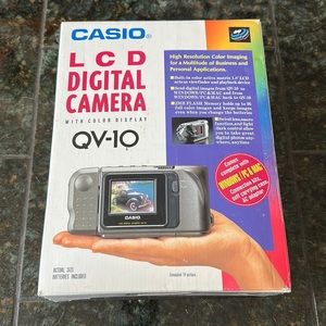 CASIO LCD Digital camera with color display QV-10